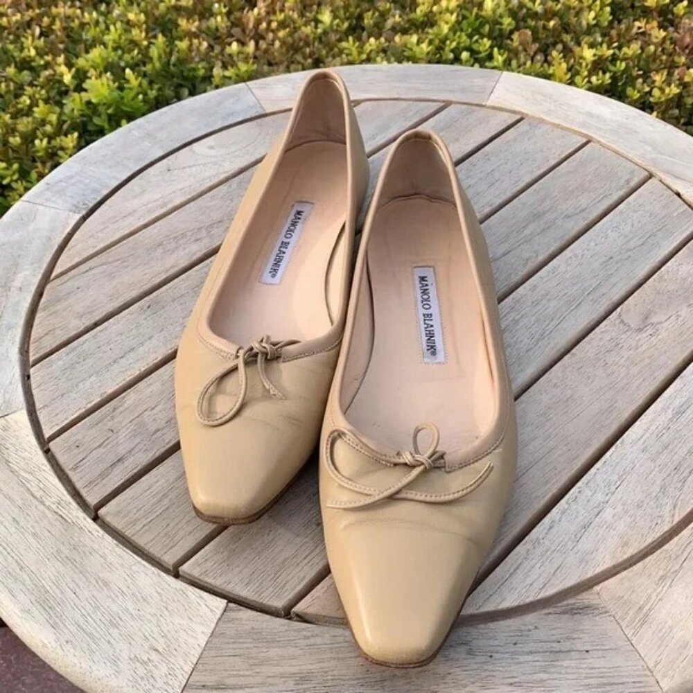 Manolo Blahnik BB Leather Beige Point Toe Flats size 39 1/2 wood Heel